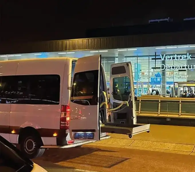Rolstoeltaxi Schiphol Elst